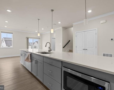 7638 Quartzite Lane - Photo Thumbnail 7