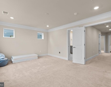 7638 Quartzite Lane - Photo Thumbnail 17