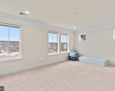 7638 Quartzite Lane - Photo Thumbnail 16