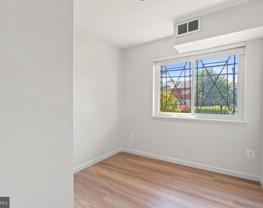 808 Chesapeake Street Se - Photo Thumbnail 5
