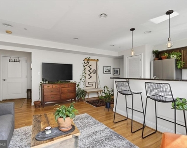 804 Taylor Street Nw - Photo Thumbnail 2