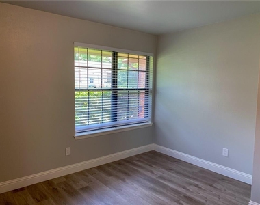 1604 Holstein Dr - Photo Thumbnail 10