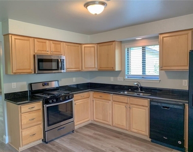 1604 Holstein Dr - Photo Thumbnail 9