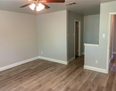 1604 Holstein Dr - Photo Thumbnail 12