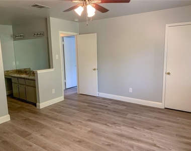 1604 Holstein Dr - Photo Thumbnail 14