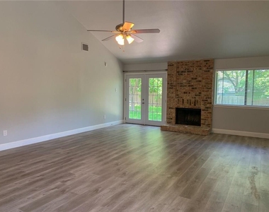1604 Holstein Dr - Photo Thumbnail 6