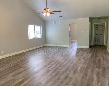 1604 Holstein Dr - Photo Thumbnail 4