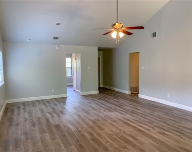 1604 Holstein Dr - Photo Thumbnail 5