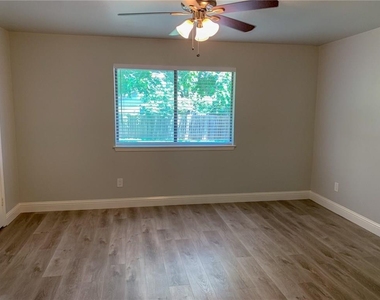 1604 Holstein Dr - Photo Thumbnail 13