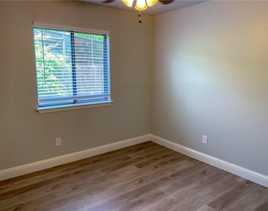 1604 Holstein Dr - Photo Thumbnail 21