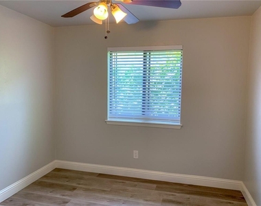 1604 Holstein Dr - Photo Thumbnail 18