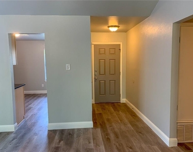 1604 Holstein Dr - Photo Thumbnail 3