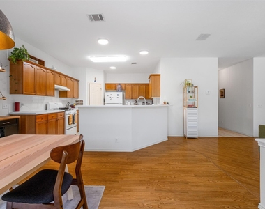 16853 Tortoise St - Photo Thumbnail 15
