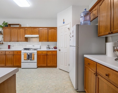 16853 Tortoise St - Photo Thumbnail 18
