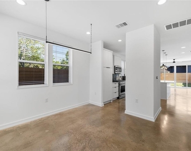 914 Taulbee Ln - Photo Thumbnail 5