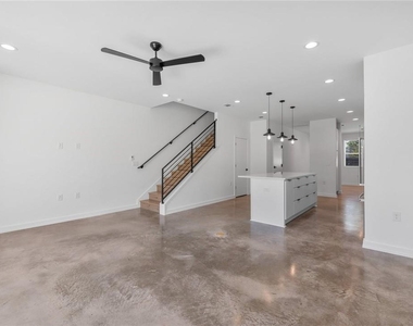 914 Taulbee Ln - Photo Thumbnail 7