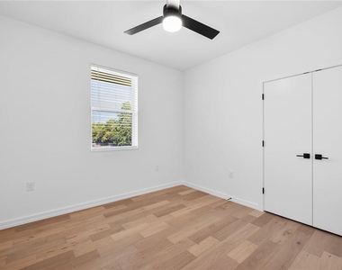 914 Taulbee Ln - Photo Thumbnail 15