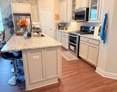 1224 Leaning Oak Ln - Photo Thumbnail 7