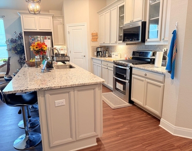 1224 Leaning Oak Ln - Photo Thumbnail 10