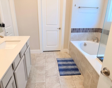 1224 Leaning Oak Ln - Photo Thumbnail 14