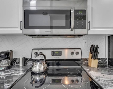 1413 1413 Shepherd Street Nw - Photo Thumbnail 7