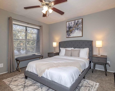 11349 Newkirk St - Photo Thumbnail 3