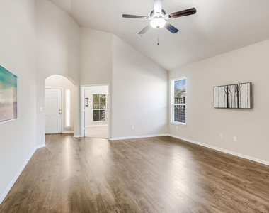 141 Serrano St - Photo Thumbnail 7