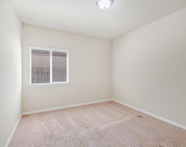 141 Serrano St - Photo Thumbnail 12