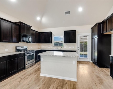 141 Serrano St - Photo Thumbnail 3
