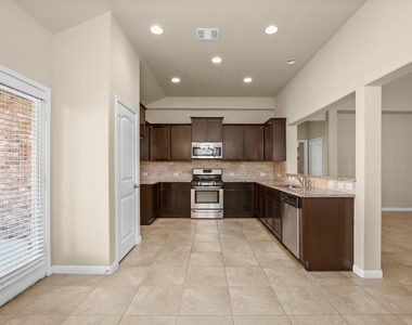 16440 Pienza Dr - Photo Thumbnail 11