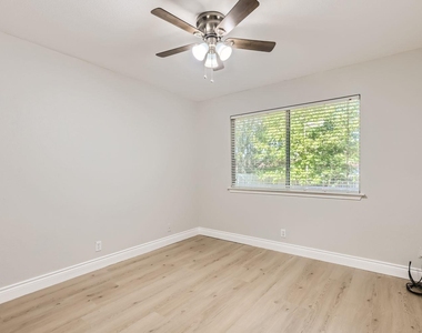 201 Orchard Way - Photo Thumbnail 17