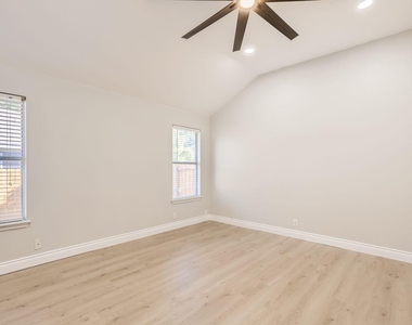 201 Orchard Way - Photo Thumbnail 13
