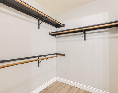 201 Orchard Way - Photo Thumbnail 16