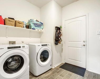 6504 Albany Sleigh Dr - Photo Thumbnail 25