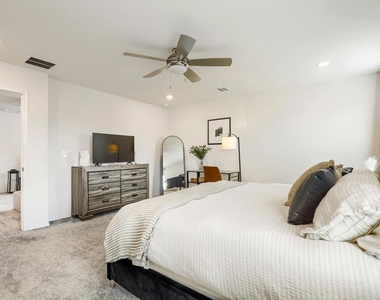 6504 Albany Sleigh Dr - Photo Thumbnail 17