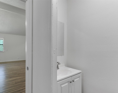 2509 Sumac Ln - Photo Thumbnail 8