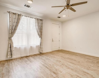 7805 Cooper Ln - Photo Thumbnail 3
