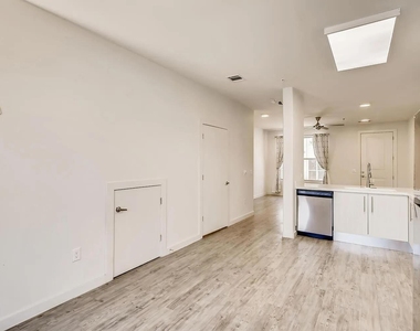 7805 Cooper Ln - Photo Thumbnail 9