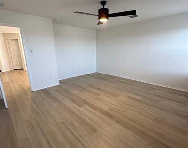 4469 Acerno St - Photo Thumbnail 12