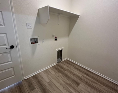 4469 Acerno St - Photo Thumbnail 5