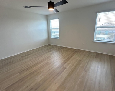 4469 Acerno St - Photo Thumbnail 31