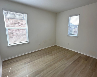 4469 Acerno St - Photo Thumbnail 14