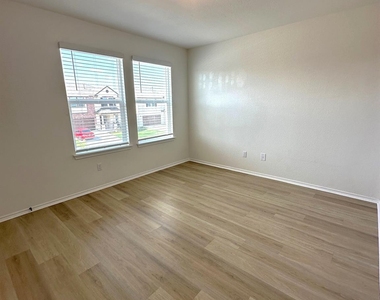 4469 Acerno St - Photo Thumbnail 13