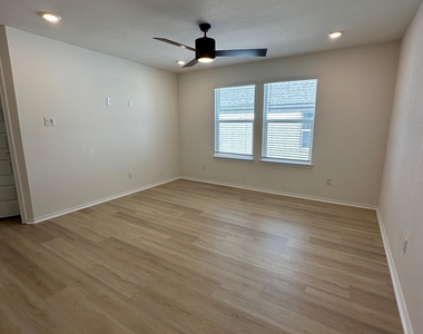 4469 Acerno St - Photo Thumbnail 30