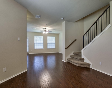3101 Davis Ln - Photo Thumbnail 4