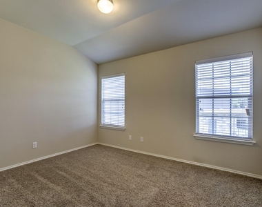 3101 Davis Ln - Photo Thumbnail 10