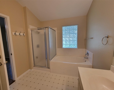 3307 Saint Genevieve Dr - Photo Thumbnail 9