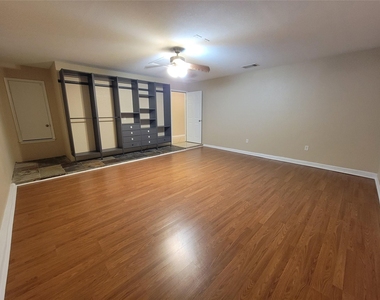 3307 Saint Genevieve Dr - Photo Thumbnail 16