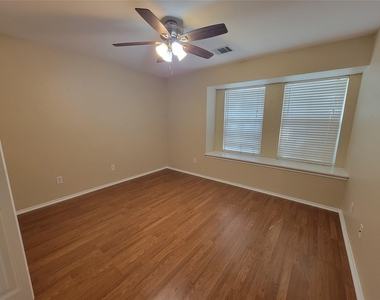 3307 Saint Genevieve Dr - Photo Thumbnail 11