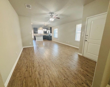 1303 Bear Peak Ln - Photo Thumbnail 4